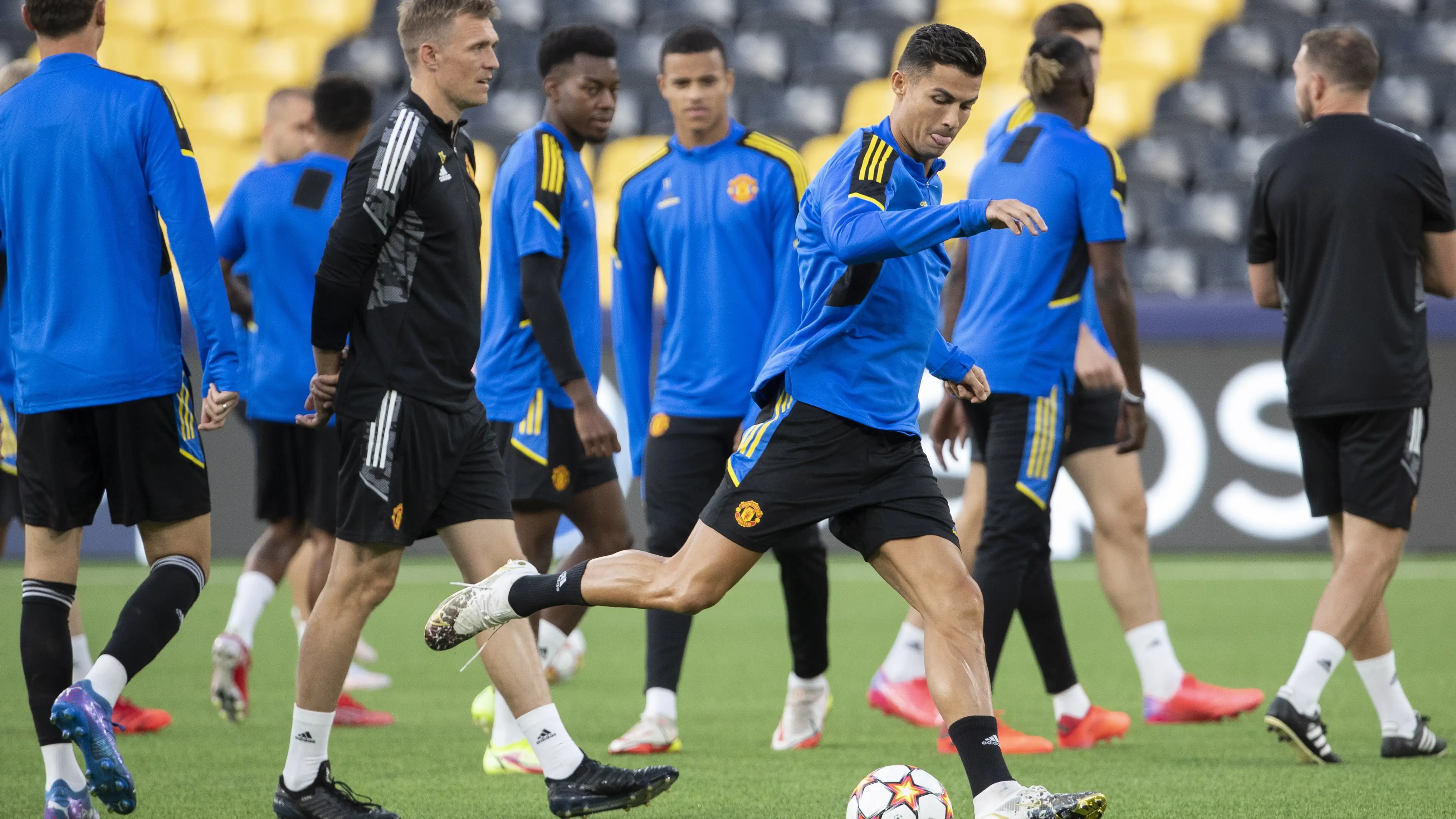 Cristiano Ronaldo, en un entrenamiento del Manchester United Cristiano Ronaldo, en un entrenamiento del Manchester United