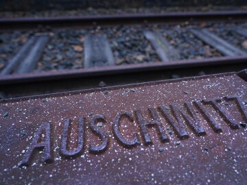 El Museo Memorial de Auschwitz responde con firmeza a las comparaciones de la vacunación con el Holocausto