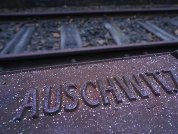El Museo Memorial de Auschwitz responde con firmeza a las comparaciones de la vacunación con el Holocausto El Museo Memorial de Auschwitz responde con firmeza a las comparaciones de la vacunación con el Holocausto