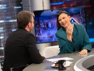 Nathy Peluso enamora en 'El Hormiguero 3.0' cantando un villancico en directo Nathy Peluso enamora en 'El Hormiguero 3.0' cantando un villancico en directo