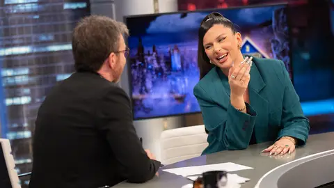 Nathy Peluso enamora en 'El Hormiguero 3.0' cantando un villancico en directo Nathy Peluso enamora en 'El Hormiguero 3.0' cantando un villancico en directo