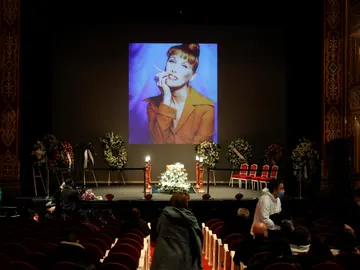 El féretro de la actriz Verónica Forqué ha llegado esta mañana al Teatro Español El féretro de la actriz Verónica Forqué ha llegado esta mañana al Teatro Español