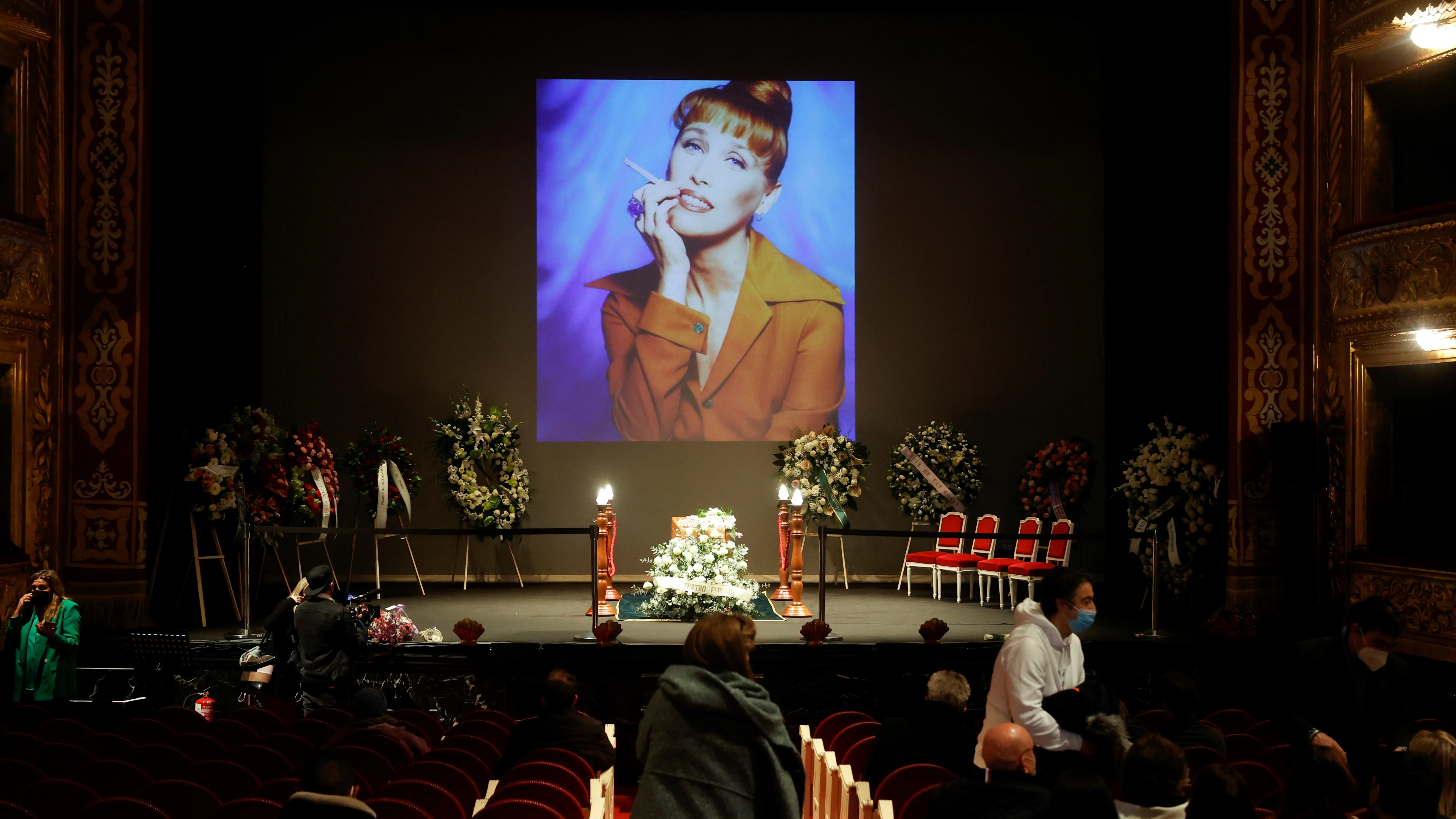 El féretro de la actriz Verónica Forqué ha llegado esta mañana al Teatro Español El féretro de la actriz Verónica Forqué ha llegado esta mañana al Teatro Español