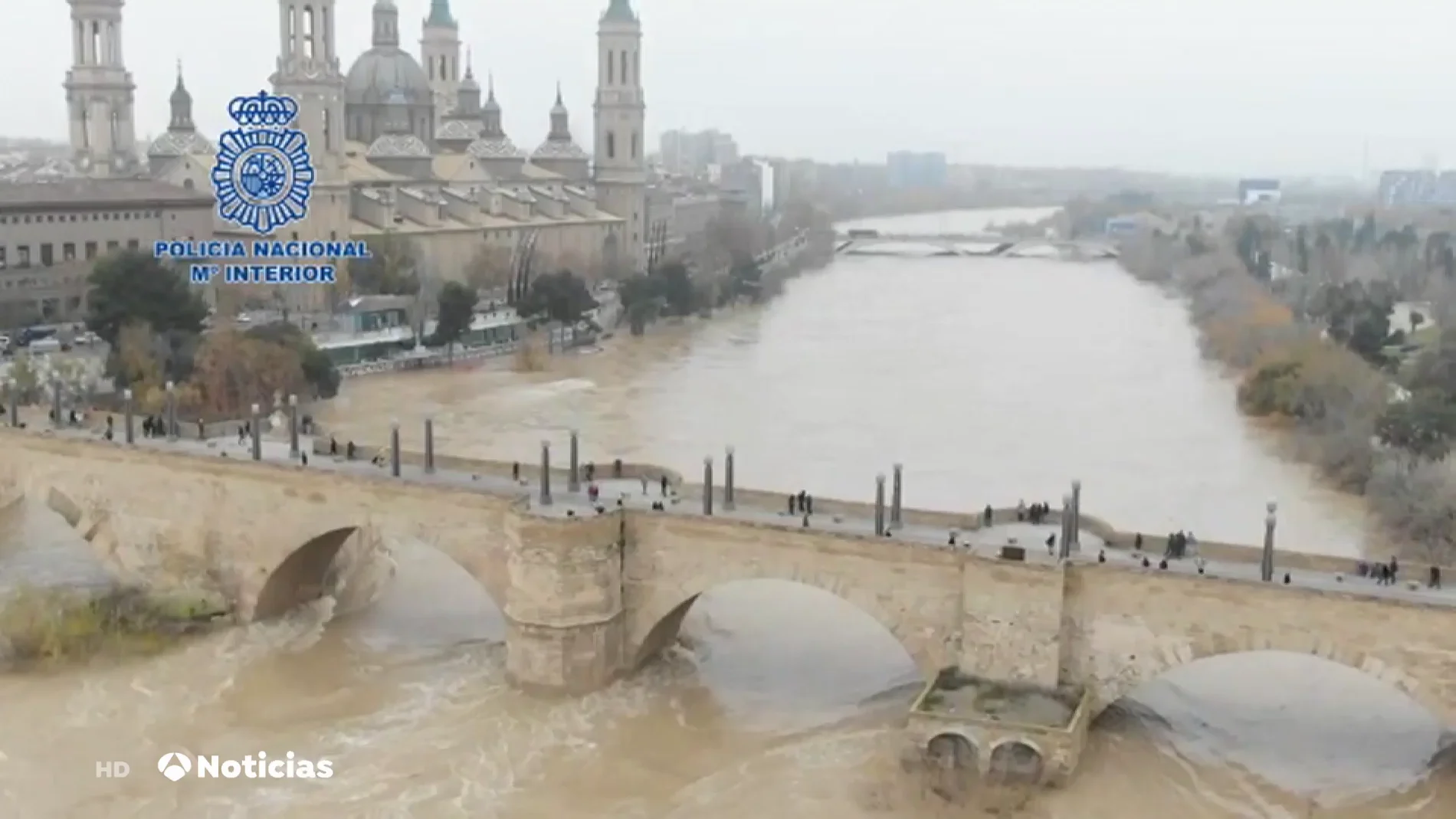 La crecida del Ebro se estabiliza en Zaragoza y la preocupación se traslada a la Ribera Baja