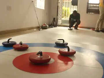 El equipo de Nigeria de curling sueña con participar en los Juegos de Invierno: "¡No hay hielo, no hay problema!" El equipo de Nigeria de curling sueña con participar en los Juegos de Invierno: "¡No hay hielo, no hay problema!"