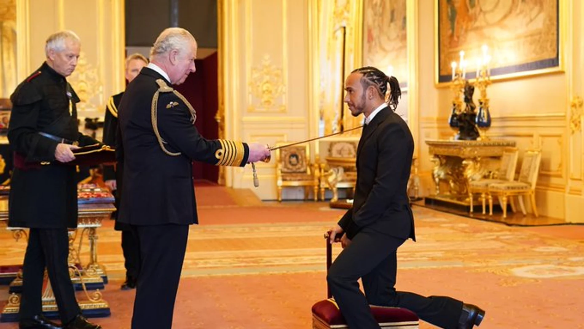 Sir Lewis Hamilton, nombrado Caballero por el Príncipe de Gales