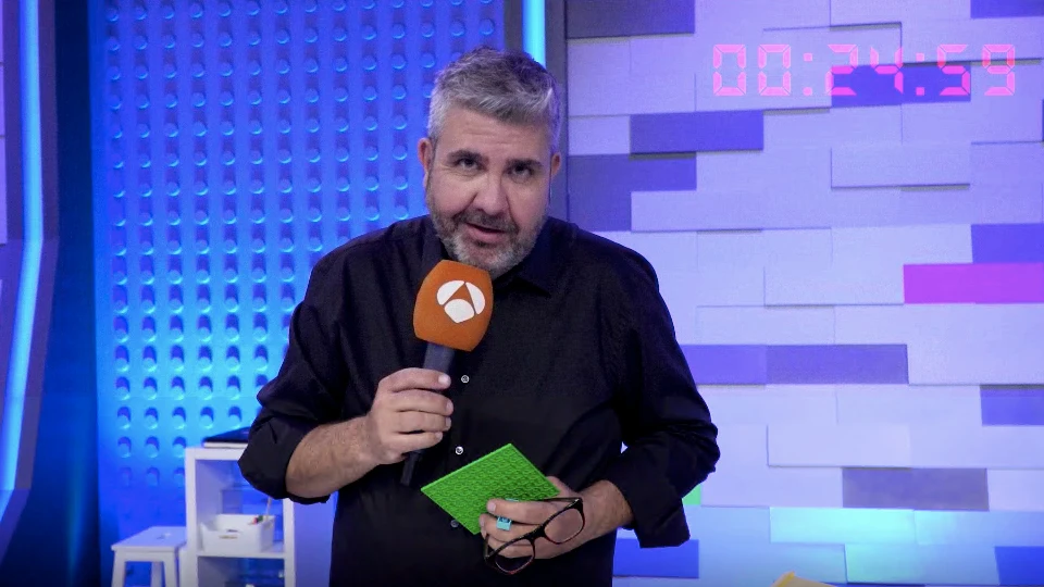 Flo construye algo en un minuto