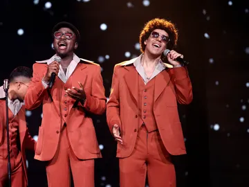 Agoney y Kelly piden que ‘Leave the door open’ como Bruno Mars y Anderson .Paak Agoney y Kelly piden que ‘Leave the door open’ como Bruno Mars y Anderson .Paak