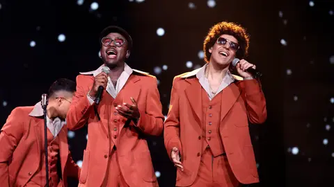 Agoney y Kelly piden que ‘Leave the door open’ como Bruno Mars y Anderson .Paak Agoney y Kelly piden que ‘Leave the door open’ como Bruno Mars y Anderson .Paak