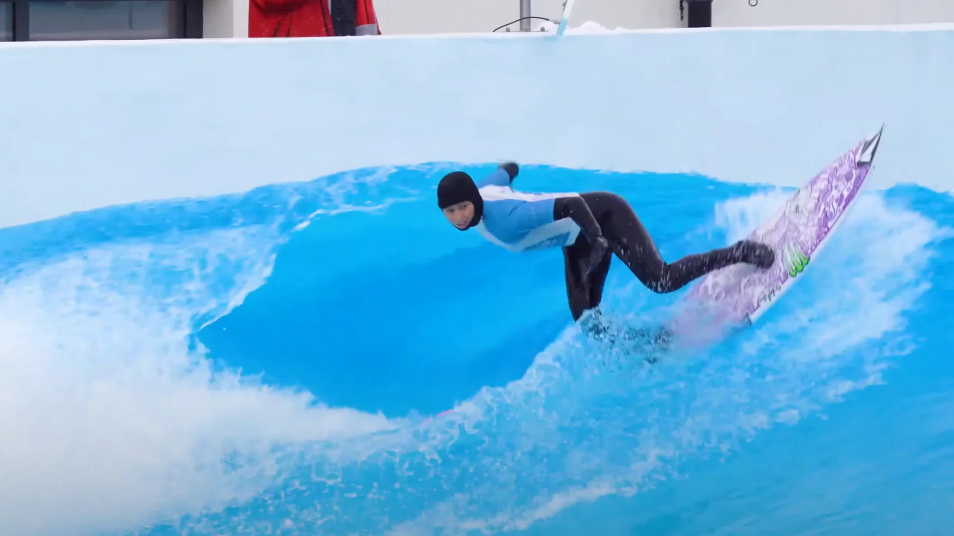Primera competición de surf en Suiza con olas artificiales a menos de 3 grados