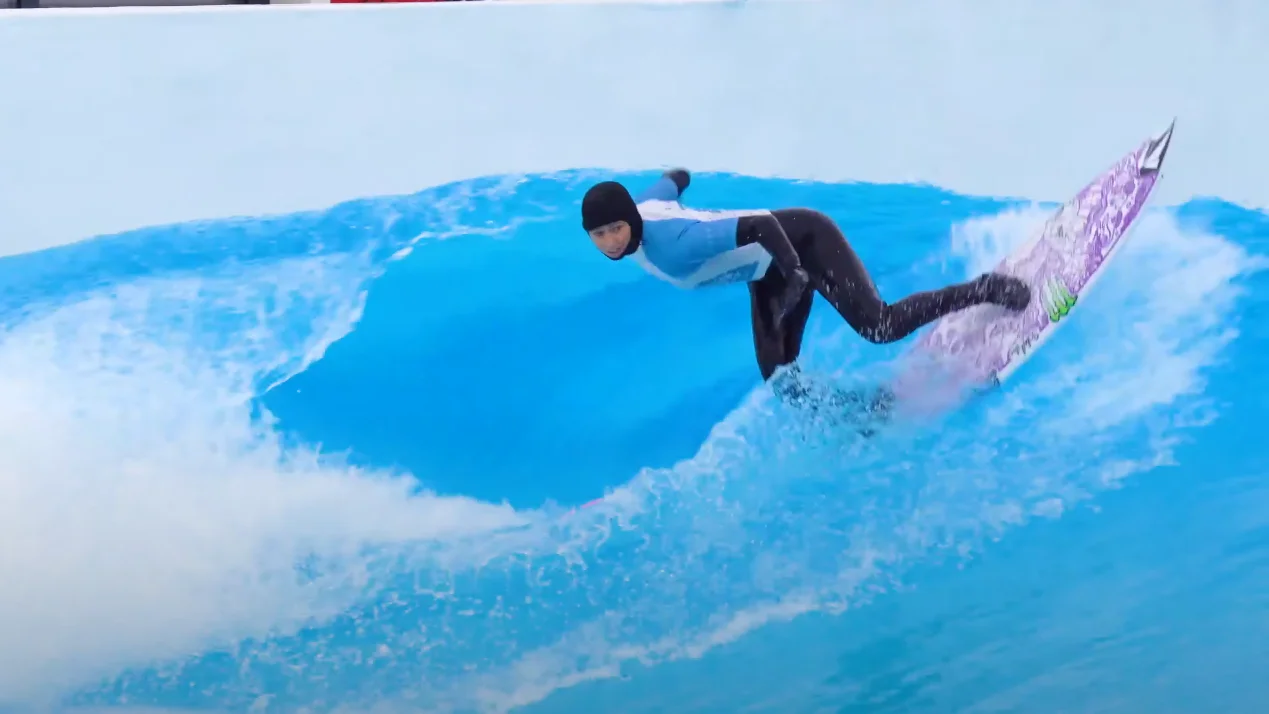 Primera competición de surf en Suiza con olas artificiales a menos de 3 grados Primera competición de surf en Suiza con olas artificiales a menos de 3 grados
