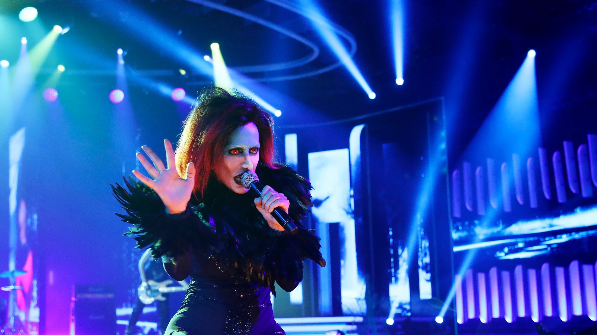 Lydia Bosch Atemoriza Y Rompe Los Sweet Dreams De Marilyn Manson En La Septima Gala De Tu Cara Me Suena