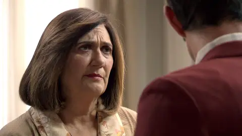 Carmen trata de abrirle los ojos a Raúl, empeñado en recuperar a Coral Carmen trata de abrirle los ojos a Raúl, empeñado en recuperar a Coral