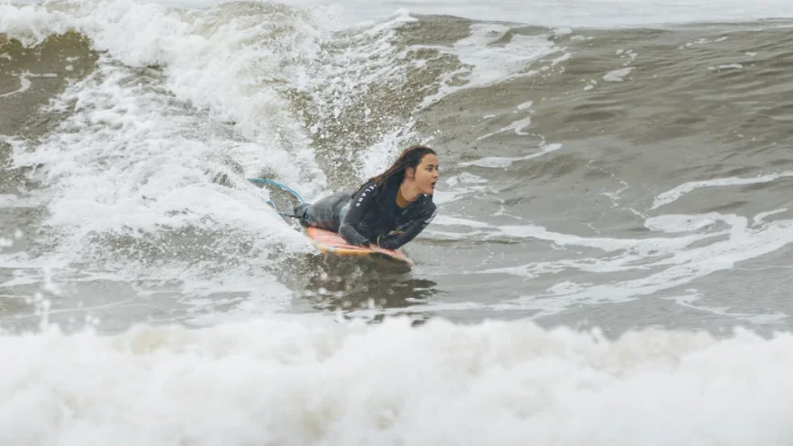 Sarah Almagro, subcampeona del mundo de surf adaptado