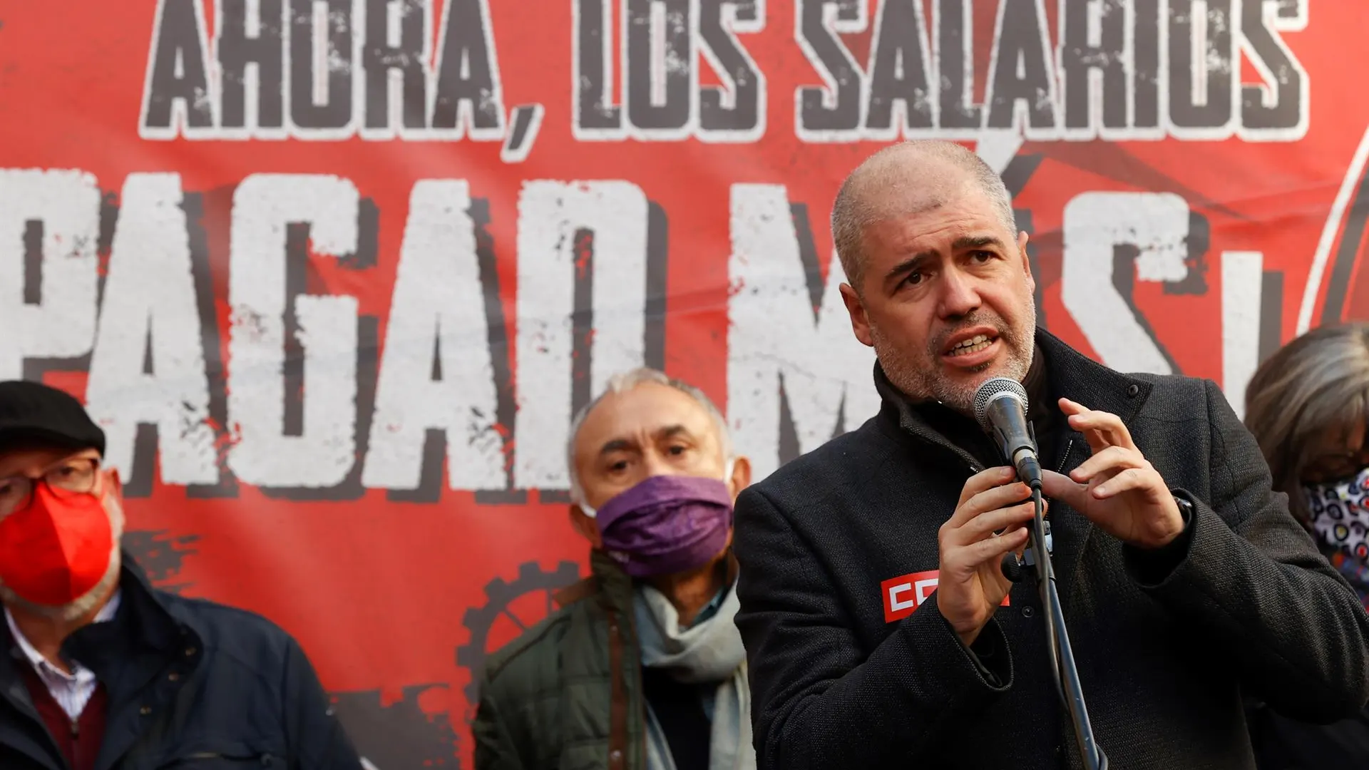 CCOO y UGT reclaman ante la sede de la CEOE que suba los salarios