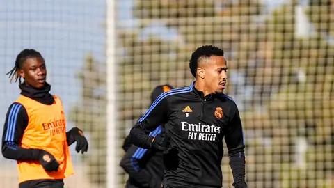 El Real Madrid se blinda por temor a nuevos positivos de coronavirus El Real Madrid se blinda por temor a nuevos positivos de coronavirus