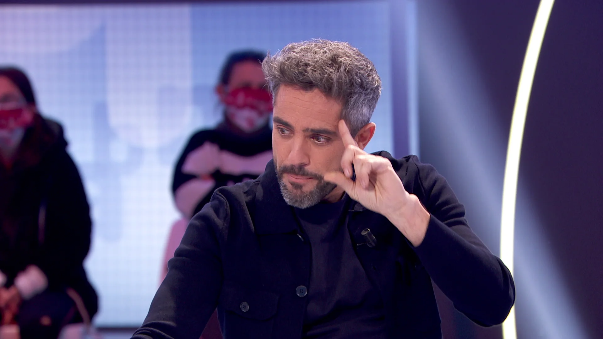 Roberto Leal desvela cuánto mide su “cabezón” Roberto Leal desvela cuánto mide su “cabezón”
