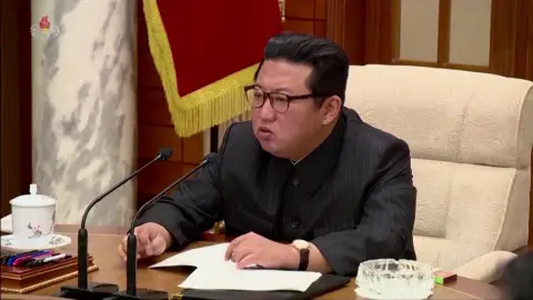 Corea del Norte prohíbe reír o beber alcohol durante 11 días Corea del Norte prohíbe reír o beber alcohol durante 11 días