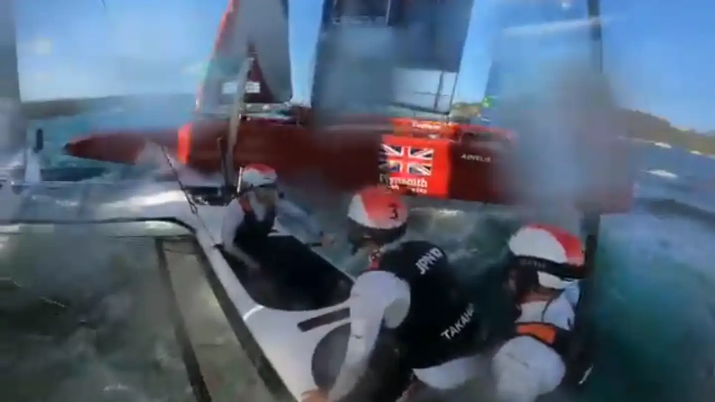 El momento del brutal accidente entre los barcos de Gran Bretaña y Japón en la SailGP El momento del brutal accidente entre los barcos de Gran Bretaña y Japón en la SailGP