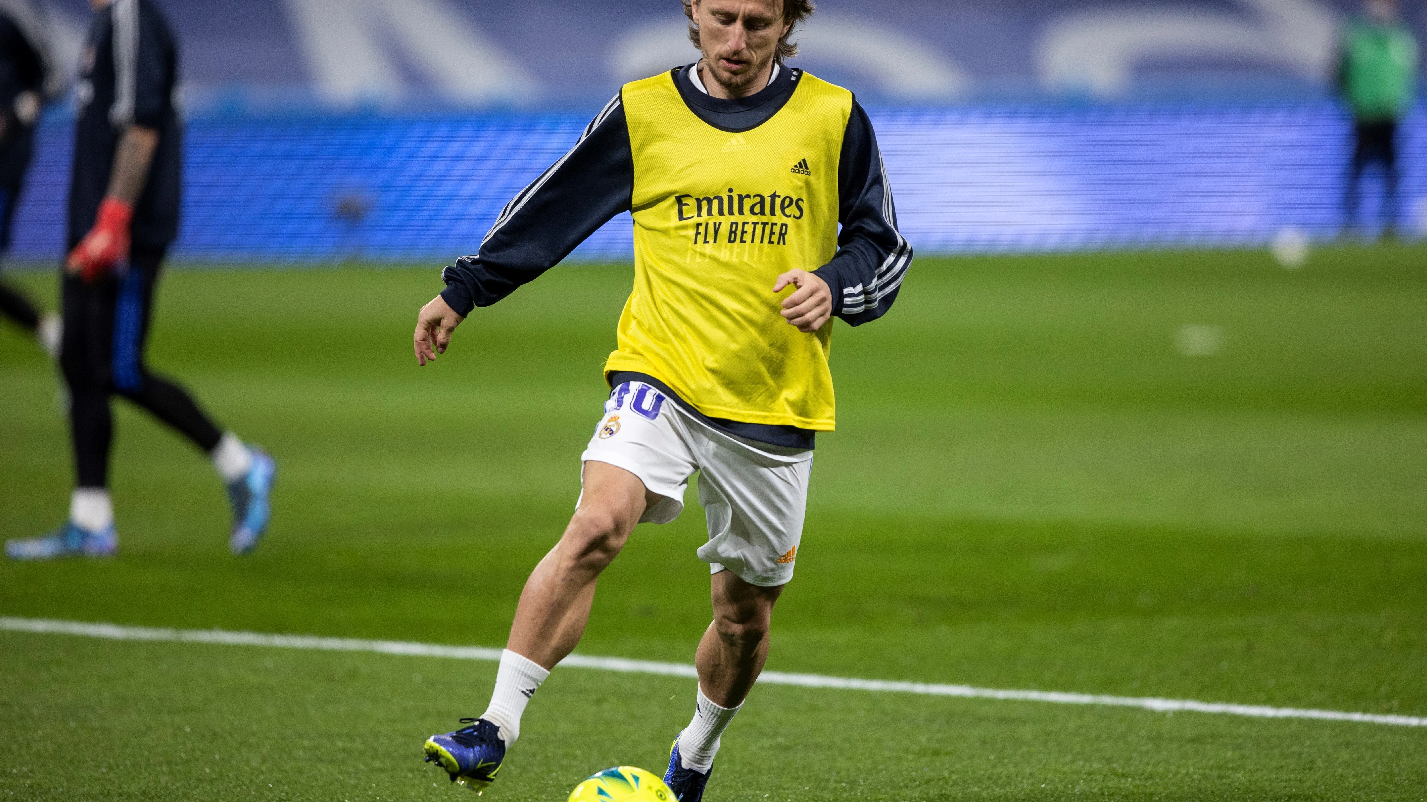Modric da negativo en coronavirus y podr&iacute;a jugar ante el C&aacute;diz