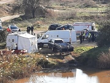 Los equipos especializados de la Policía Nacional, este viernes en la zona del río Guadiana en Badajoz donde se buscaba a Pablo Sierra