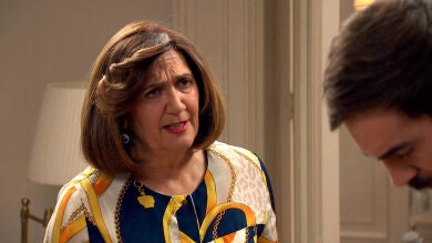 Carmen trata de hacer ver a Raúl que debe alejarse de Coral