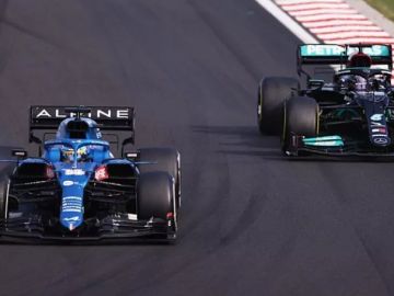 La FIA elige como 'Mejor acción del año' la lucha entre Alonso y Hamilton en Hungría