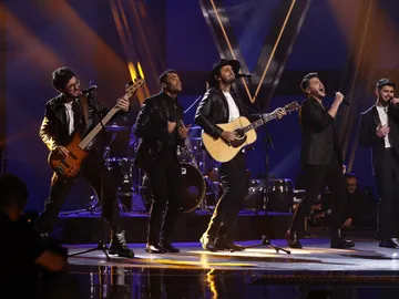Antonio José y Morat cantan ‘Lo que hará mi boca’ con Julio y Carlos Ángel en la Gran Final de ‘La Voz’ Antonio José y Morat cantan ‘Lo que hará mi boca’ con Julio y Carlos Ángel en la Gran Final de ‘La Voz’
