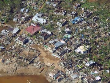 Mas de 31 muertos y 328.000 desplazados por el tifón Rai en Filipinas