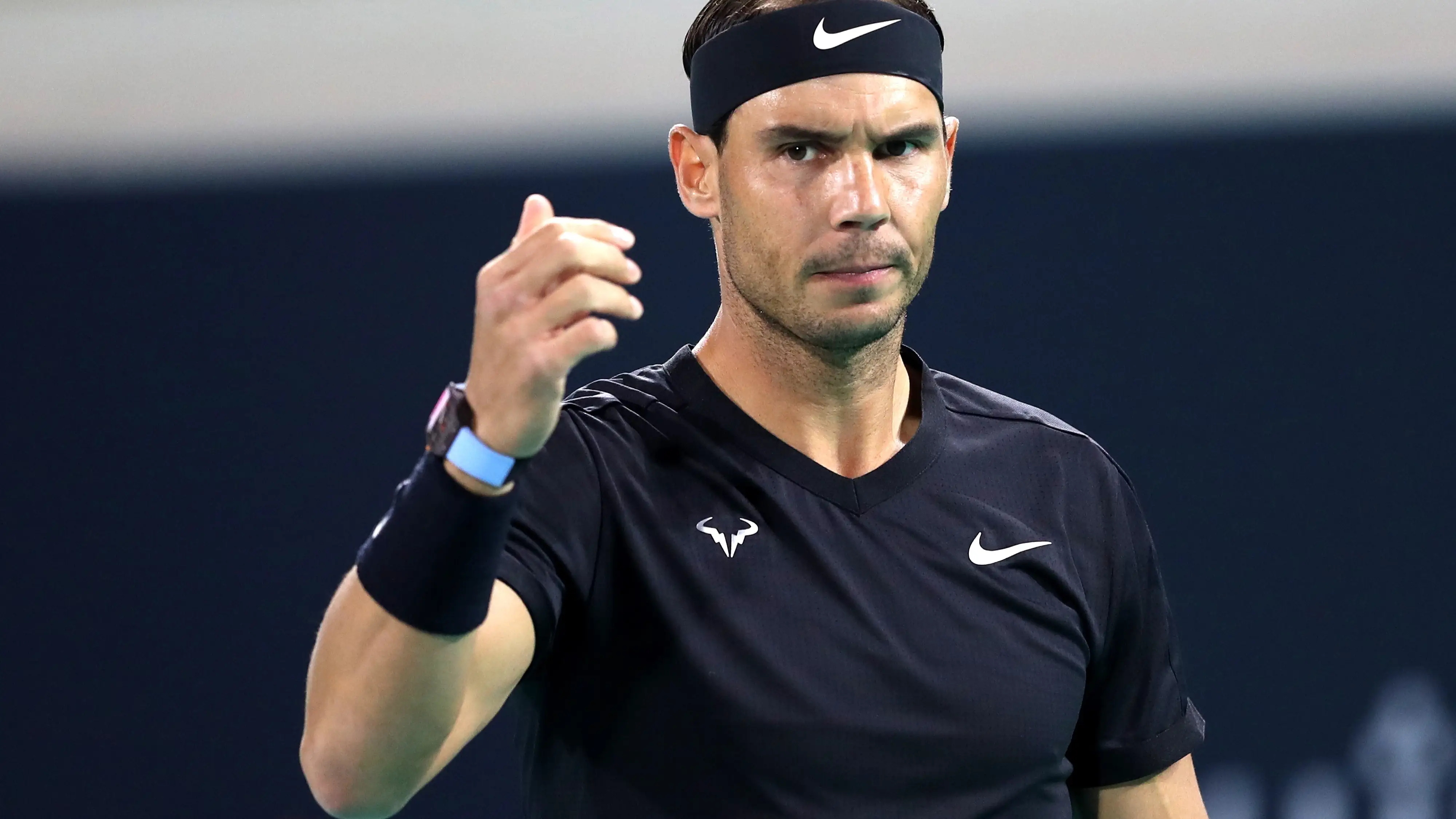 Nadal no puede con Shapovalov y cierra el año con derrota en la exhibición de Abu Dabi Nadal no puede con Shapovalov y cierra el año con derrota en la exhibición de Abu Dabi
