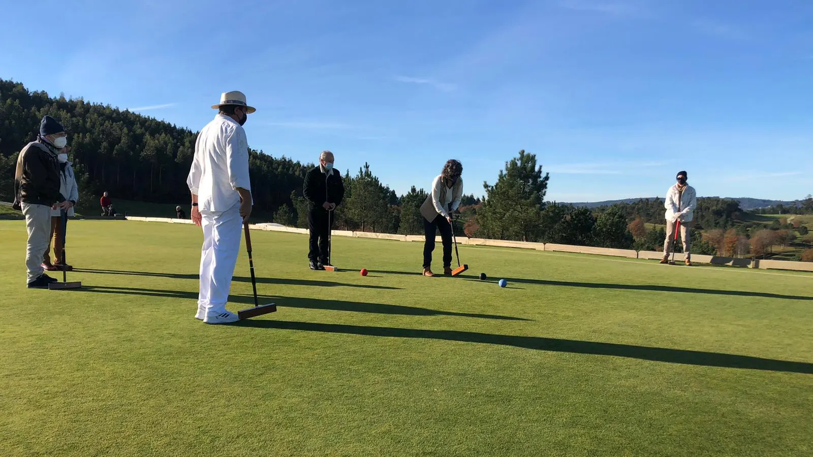 Pacientes con esclerosis múltiple practican croquet para aliviar sus síntomas Pacientes con esclerosis múltiple practican croquet para aliviar sus síntomas