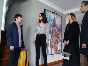 Ali abandona a Asya y se va con Derin Ali abandona a Asya y se va con Derin