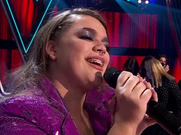 Inés Manzano cierra la edición cantando como ganadora rodeada de un emocionado equipo Inés Manzano cierra la edición cantando como ganadora rodeada de un emocionado equipo