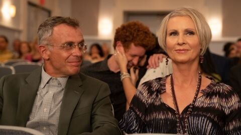 David Eigenberg y Cynthia Nixon como Steve y Miranda en 'And Just Like That'