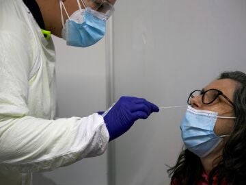 Los expertos advierten de un tsunami para los no vacunados contra el coronavirus