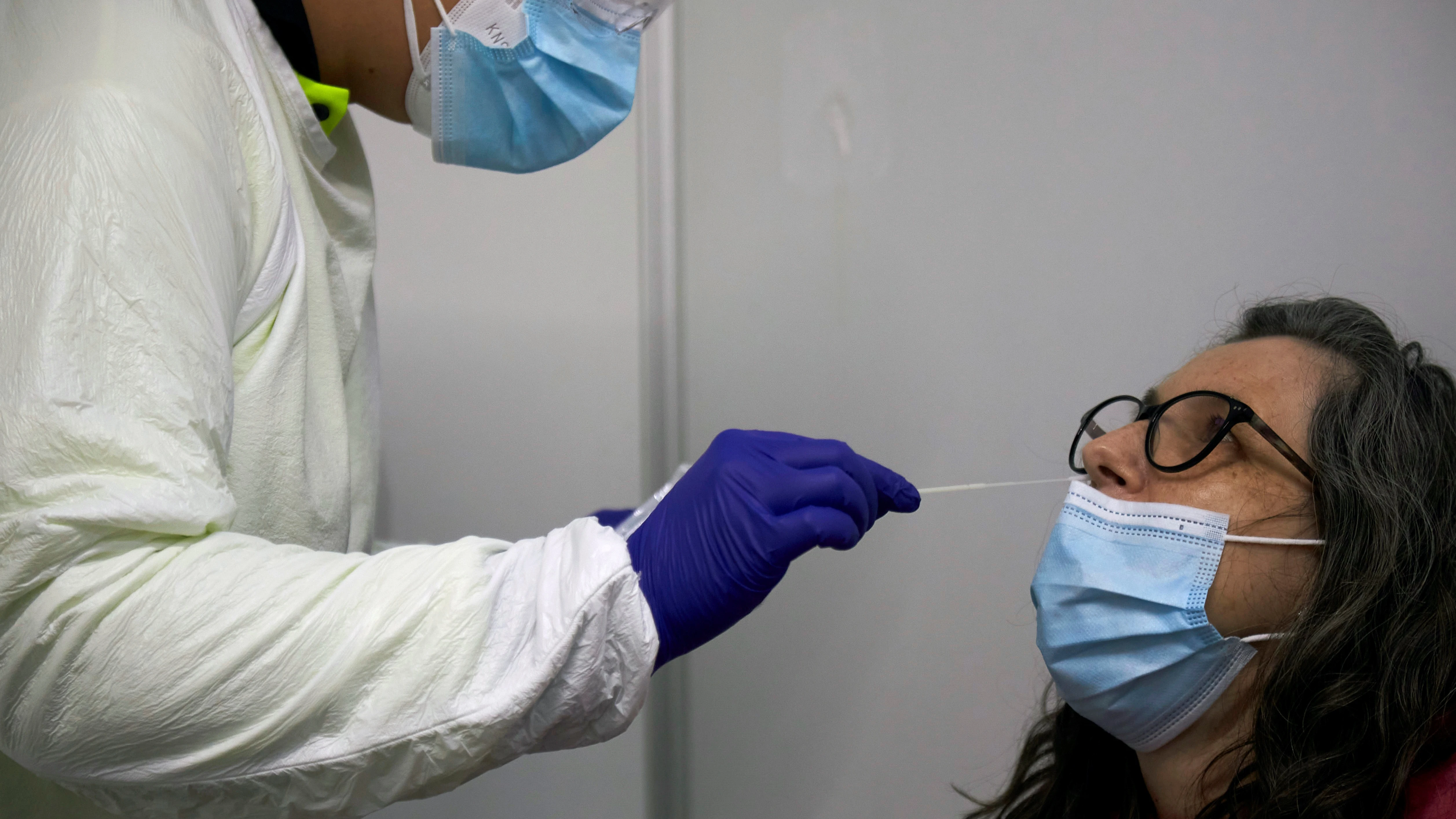 Los expertos advierten de un tsunami para los no vacunados contra el coronavirus Los expertos advierten de un tsunami para los no vacunados contra el coronavirus