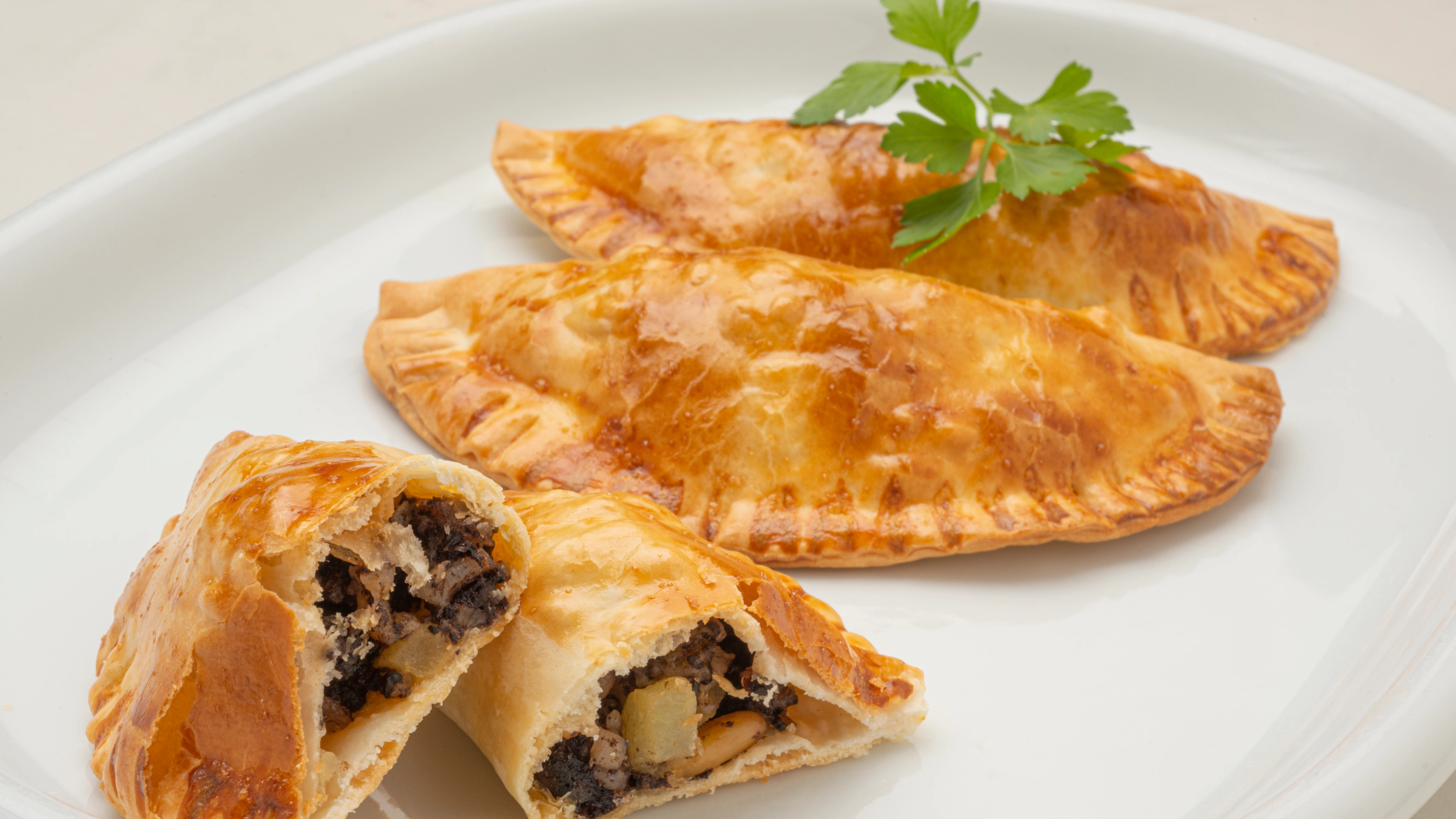 Divertidas y deliciosas: empanadillas de morcilla con piñones y manzana
