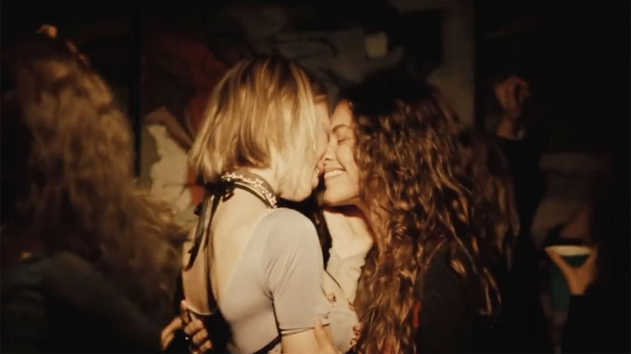 Zendaya y Hunter Schafer como Rue y Jules en la temporada 2 de 'Euphoria'