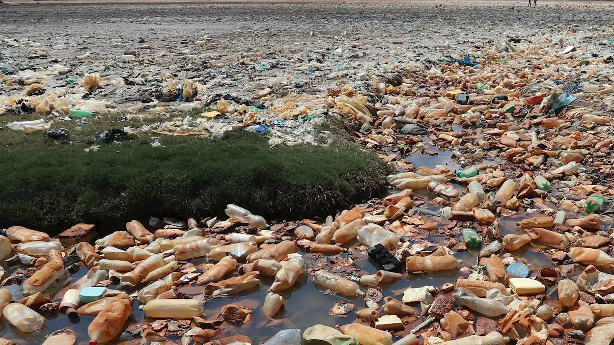 Fotograf&iacute;a de marzo de 2021 de la contaminaci&oacute;n del lago Uru Uru de la ciudad de Oruro (Bolivia)