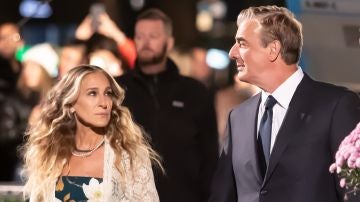 Sarah Jessica Parker y Chris Noth como Carrrie y Mr. Big en 'Sexo en Nueva York'