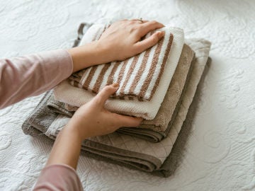 Cómo lavar las toallas para que parezcan de hotel