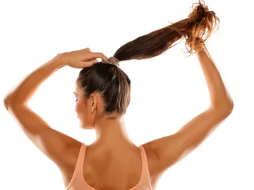La coleta es un peinado fácil para mantener el cabello limpio. La coleta es un peinado fácil para mantener el cabello limpio.