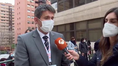 Largas colas para hacer test de antígenos. Largas colas para hacer test de antígenos.