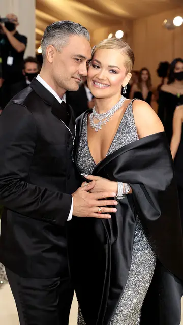 Taika Waititi y Rita Ora Taika Waititi y Rita Ora