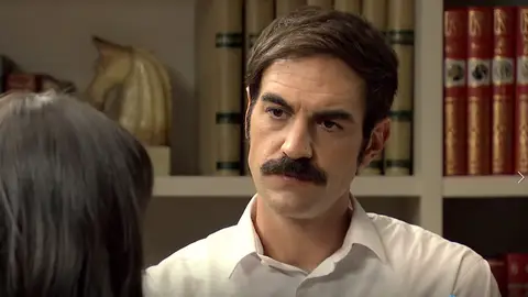 Raúl acorrala a Paloma para descubrir de quién se ha enamorado Coral Raúl acorrala a Paloma para descubrir de quién se ha enamorado Coral