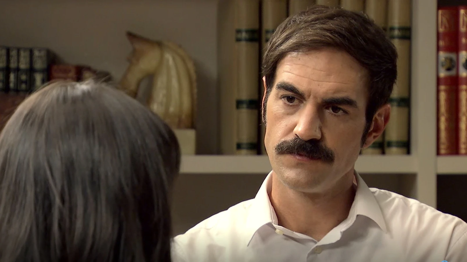 Raúl acorrala a Paloma para descubrir de quién se ha enamorado Coral Raúl acorrala a Paloma para descubrir de quién se ha enamorado Coral