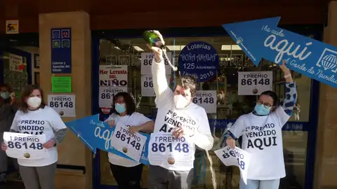 Los premiados celebran el Gordo Los premiados celebran el Gordo