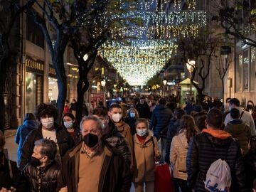 Avalancha de contagios tras Nochebuena: la IA supera por primera vez la barrera de los 1.000 casos