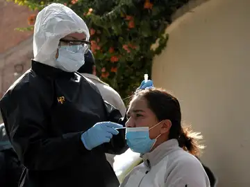 Bolivia amenaza con sanciones de 10 años de cárcel por no llevar el certificado Covid en eventos sociales Bolivia amenaza con sanciones de 10 años de cárcel por no llevar el certificado Covid en eventos sociales