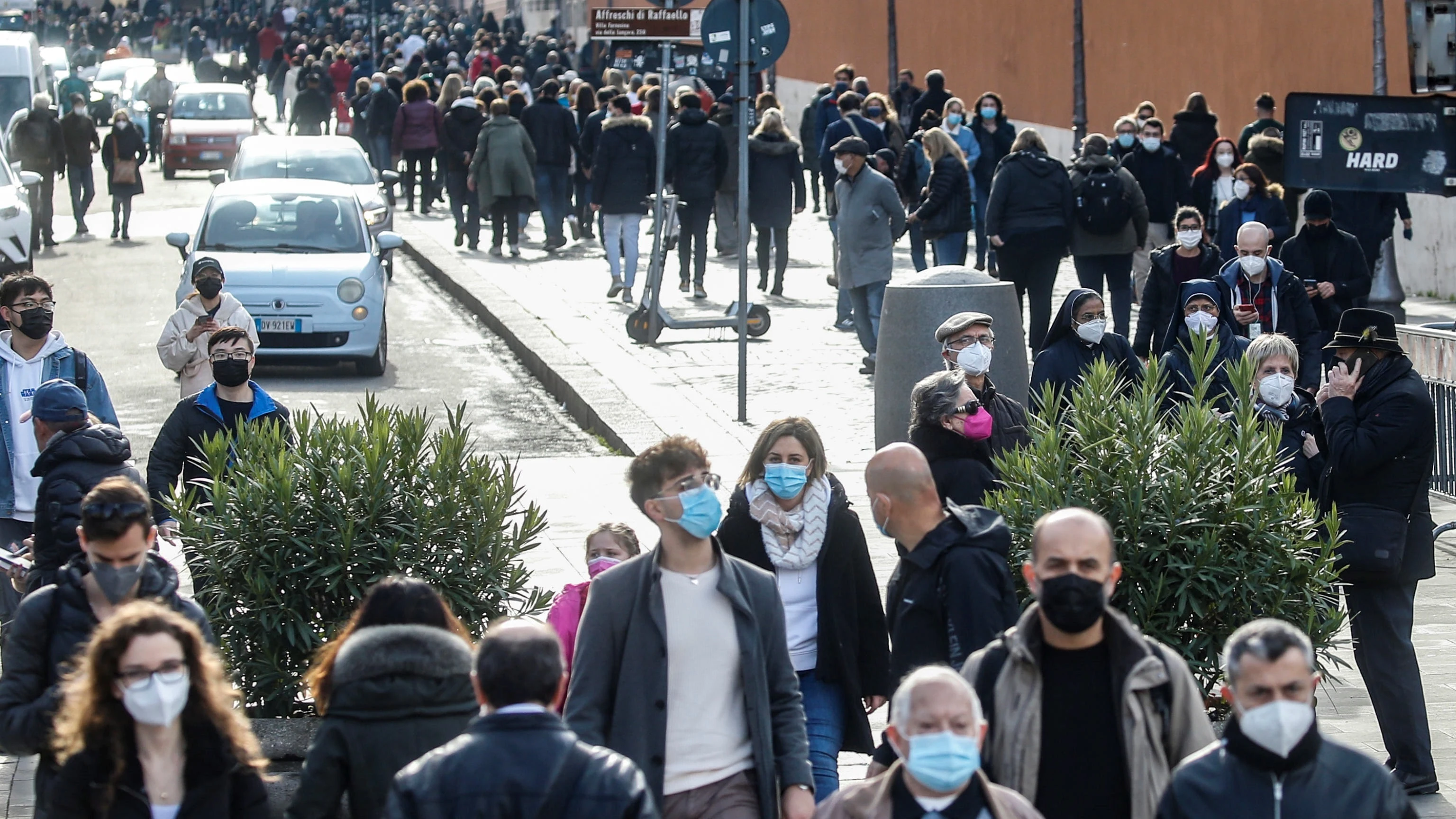Italia estudia eliminar la cuarentena para los que est&eacute;n vacunados contra el coronavirus con la tercera dosis 